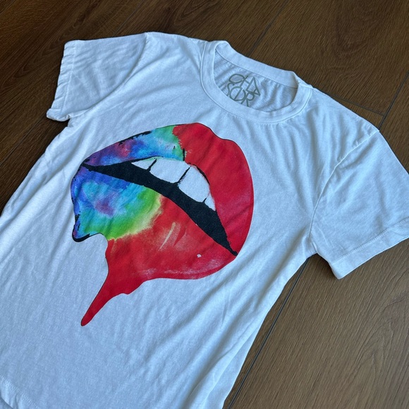 Chaser White Tee with Colorful Lips Design NWOT - Picture 3 of 7